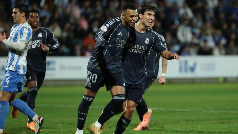 一人扛起进 一人扛起进